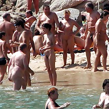 Naked girls sunbathes fully nude