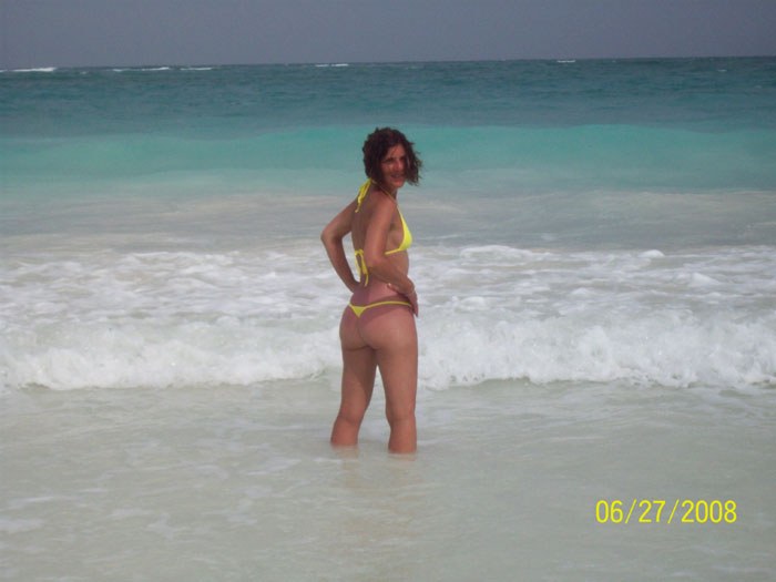 Amateurs Beach Bare  Wives on nude beach portraits Image 3