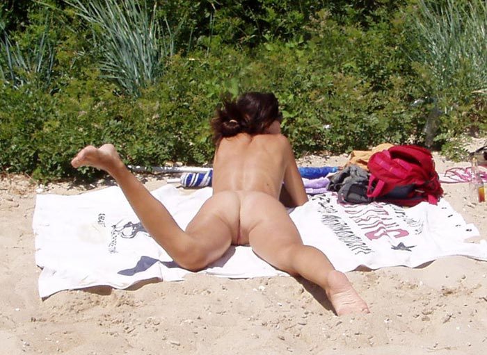 Amateurs Beach Bare  lay girls goes wild on nude beach Photo 1