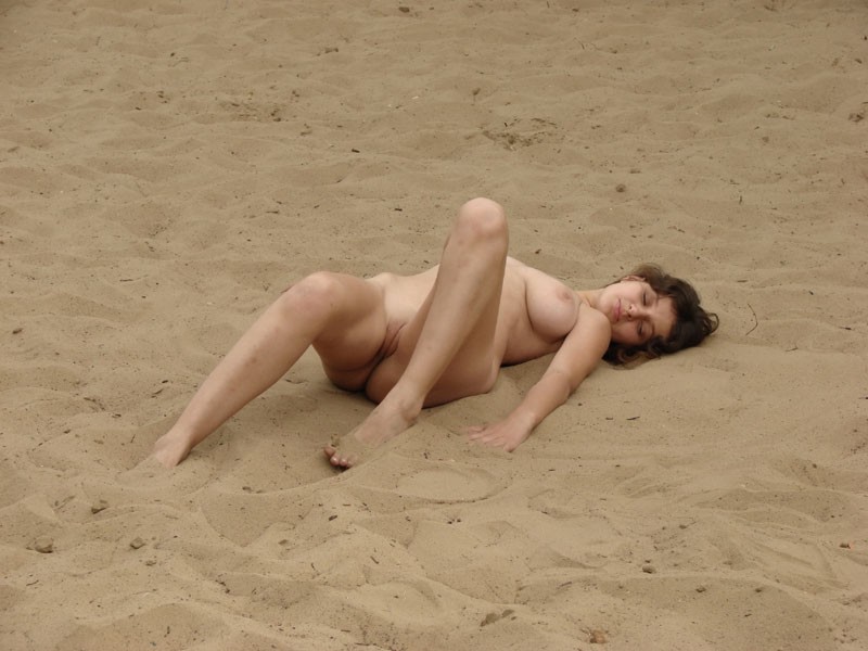 Amateurs Beach Bare  they posing totally nude  Submission 11