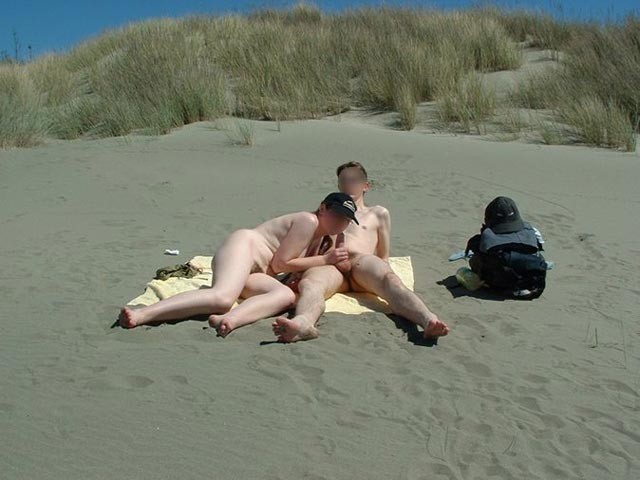 Amateurs Beach Bare  amateur couple shows their sexual intercourse  Entry 9