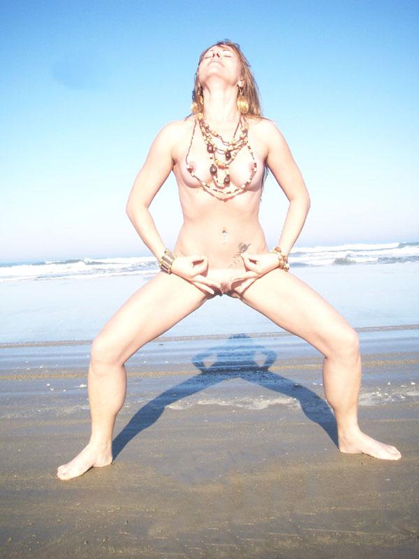 Amateurs Beach Bare  Posing naked  Photo 1