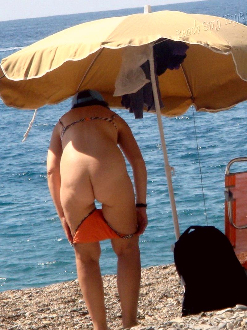 Nude Beaches Pics Nudist women shows their cunts on fkk Scene 4