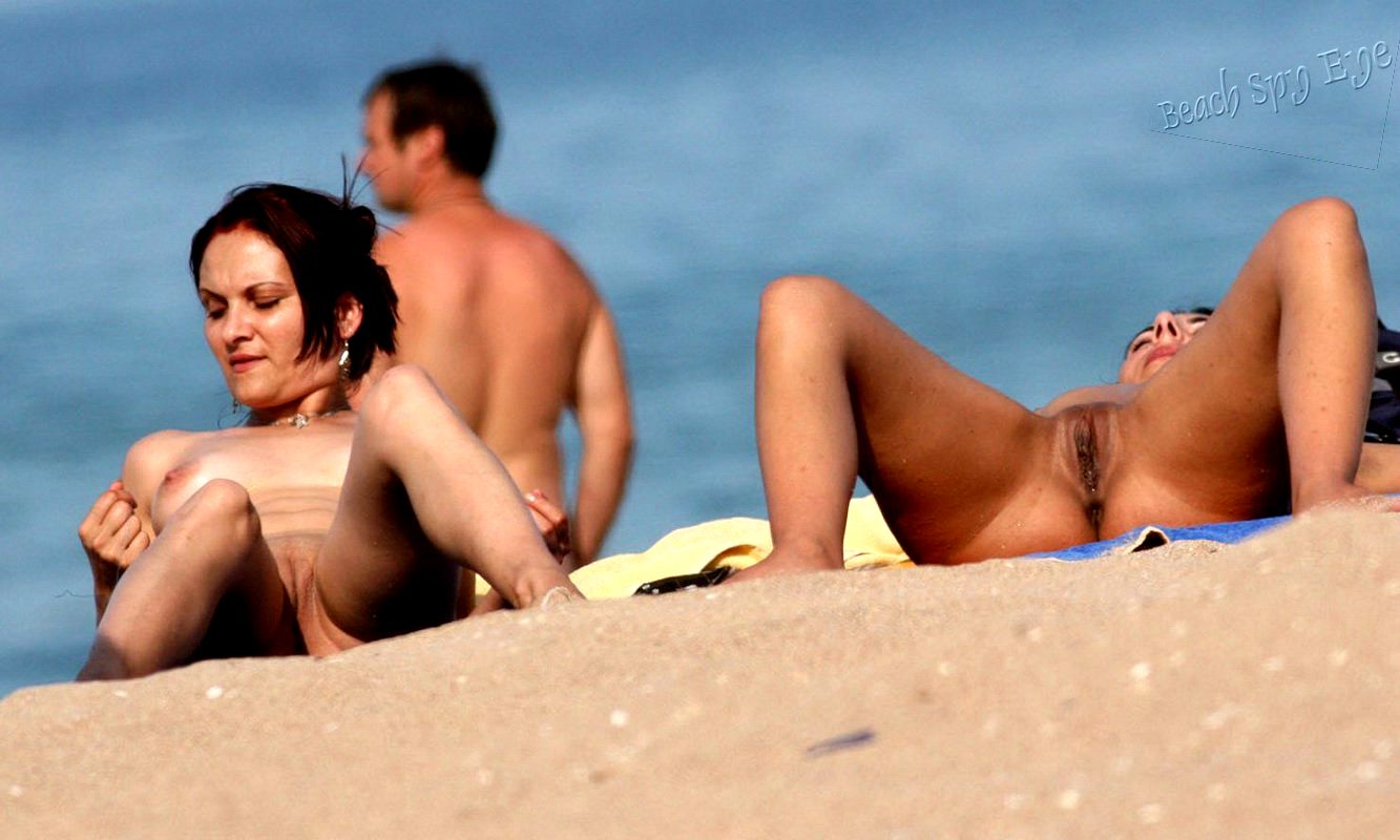 Nude Beaches Pics Voyeur photos of nude women on lakeshore Image 8