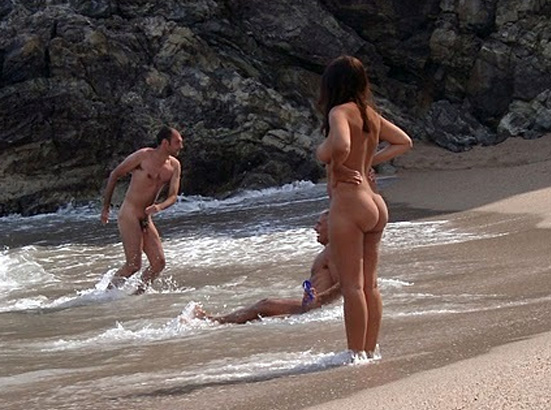 Nudist Photos  Pretty naturist females's legs, pubis, boobs,.. Image 3