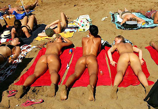 Nudist Photos Girls fucks boys at sands Photo 1