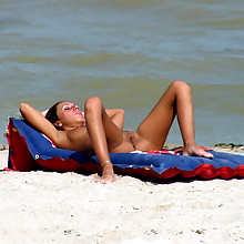 Categorical babes sunbathes nude at bottom the..