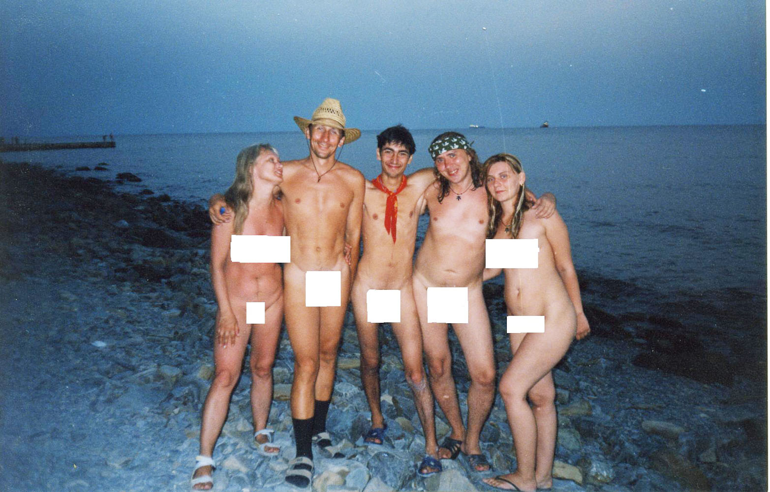 Amateurs Nude Nudists walking around the beach  16