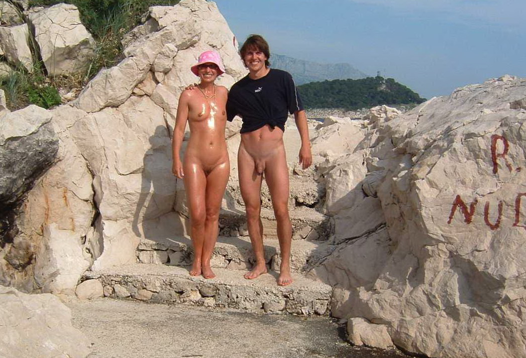 Amateurs Nude Crazy chicks like nudism Photo 1