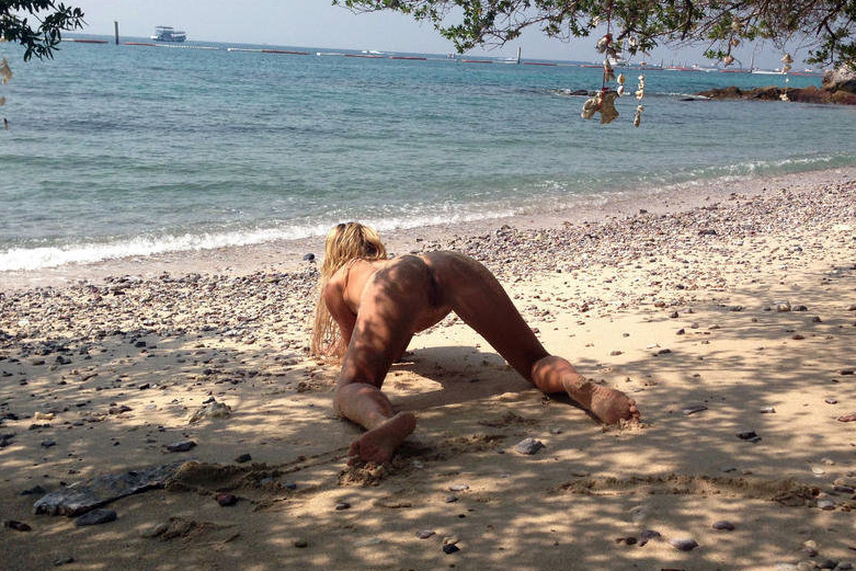 Nudist Photos  Winsome naturist amateur's pussy, tities, legs,.. Image 3