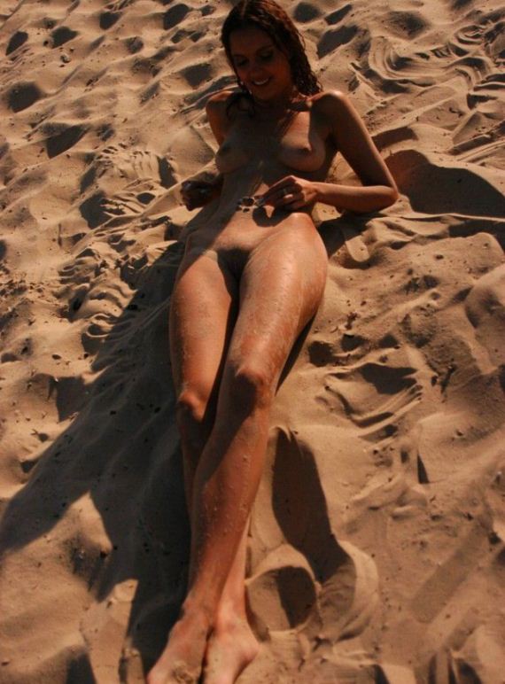 Barer Nudist Dreams Naked oudoor amateurs phot gallery Figure 7