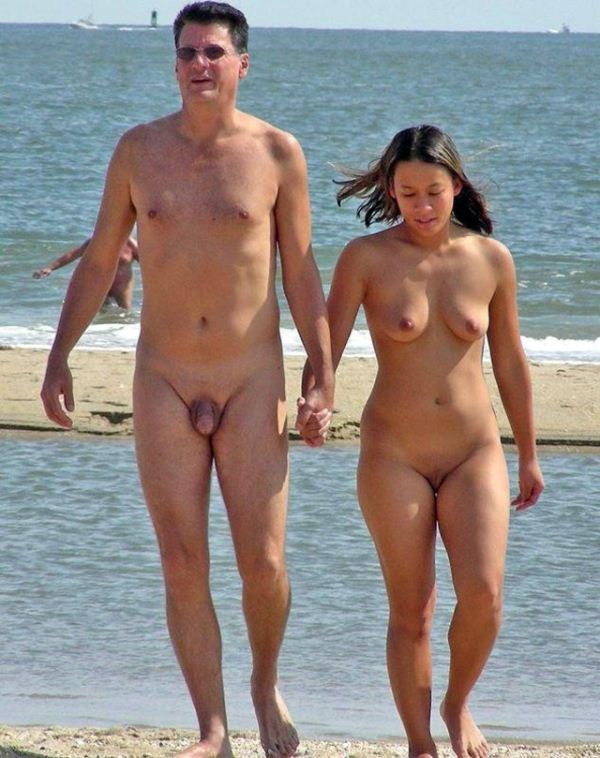 Barer Nudist Dreams Undressed nudist babes at see Photo 1