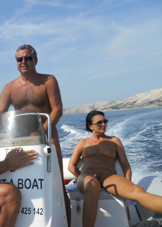 Barer Nudist Dreams Peeped scenes with nude ladies at sea cost Figure 7
