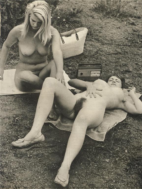 Vintage nudist  Vintage bare females's pussy, faces, booty,.. Photo 1