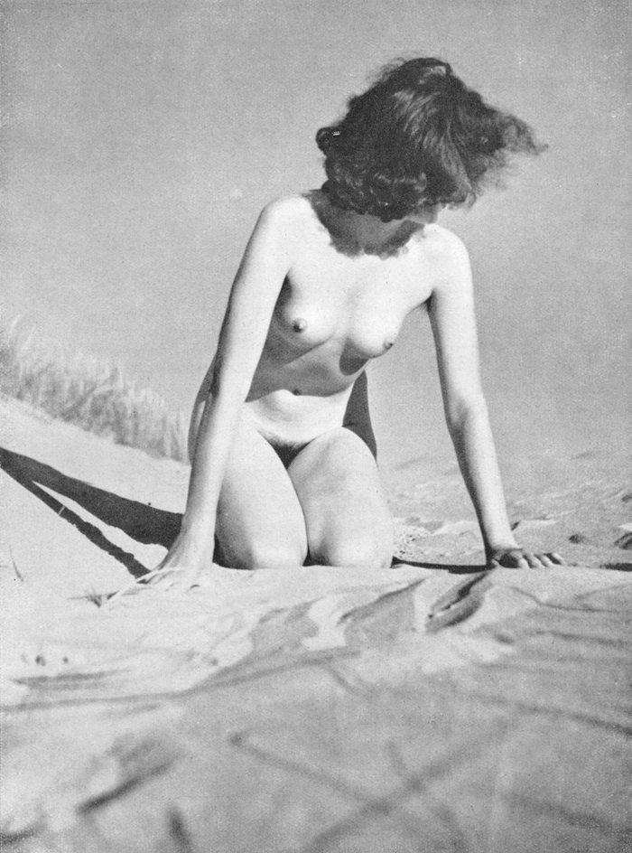 Vintage nudist  Retro vintage graceful nude damsels's tities,.. Photo 1