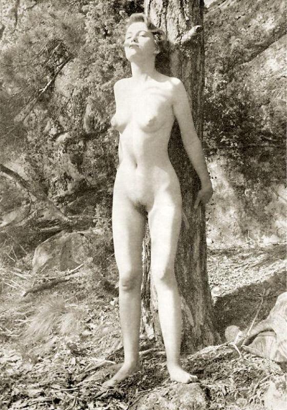 Vintage nudist  Retro vintage sexy stripped amateur's tities,.. Photo 1