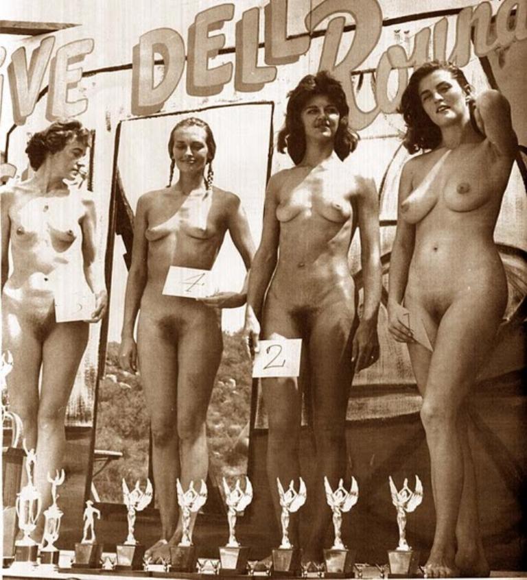 Vintage nudist  Retro vintage sexy stripped amateur's tities,.. Picture 2
