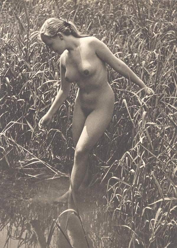 Vintage nudist  Retro vintage beautiful naked girls's legs,.. Figure 7