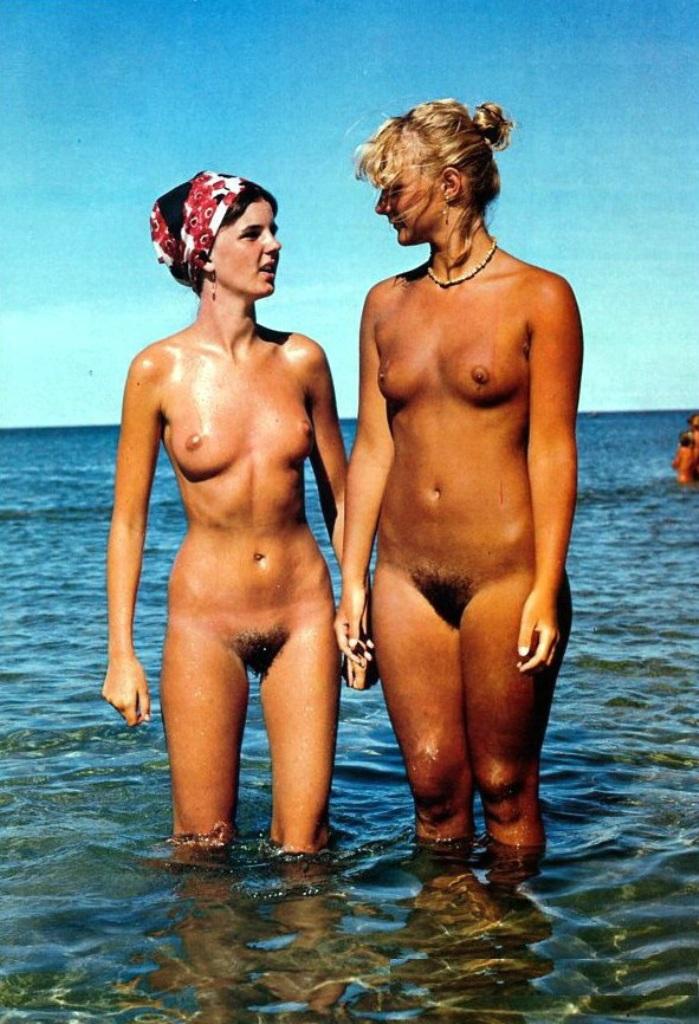 Vintage nudist  Vintage good-looking ladies's fanny, booty,.. Picture 2