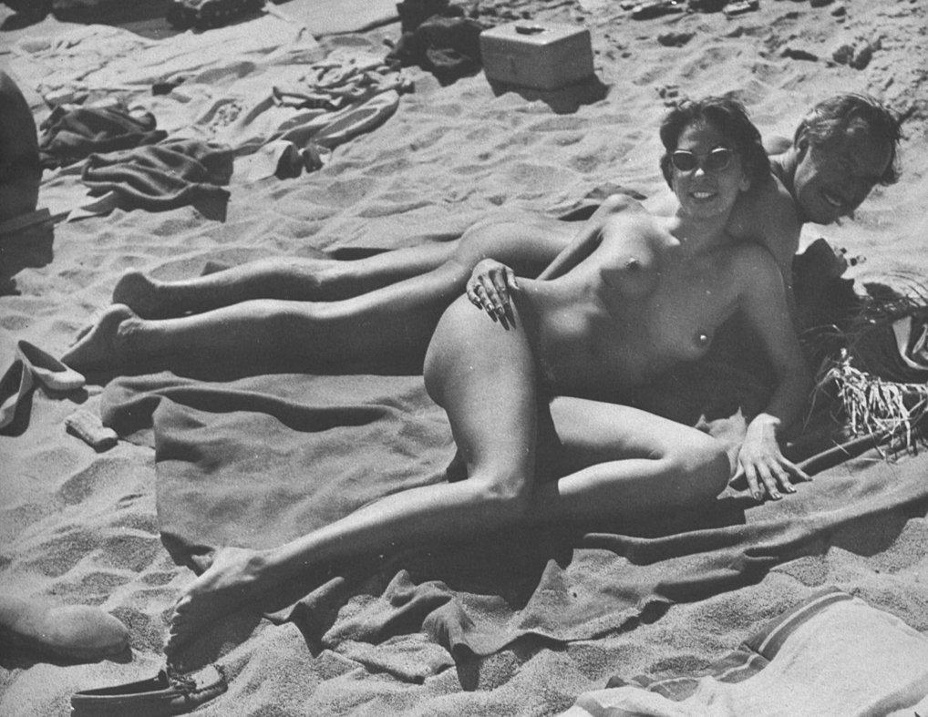 Vintage nudist  Retro charming naturist ladies's legs, tities,.. Record 10