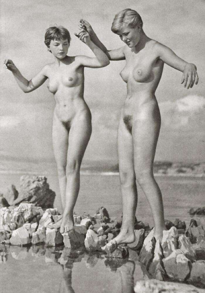 Vintage nudist  Retro vintage graceful stripped maidens's.. Image 3