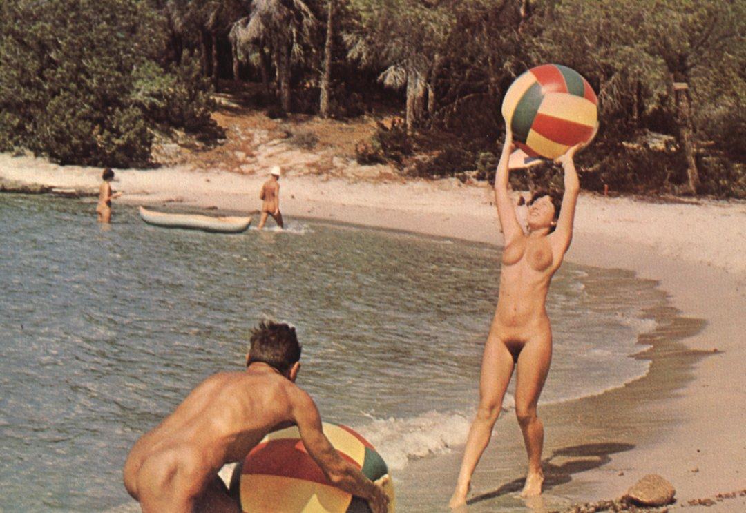 Vintage nudist  Retro sexy stripped maidens's pubis, pussy,.. Photo 1