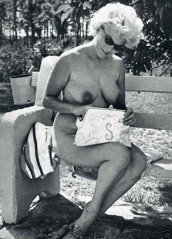 Vintage nudist  Retro glamorous stripped damsels's body,.. Photo 1