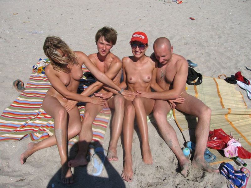 Barer Nudist Dreams Beautiful naked ladies having a rest on the coast Image 3