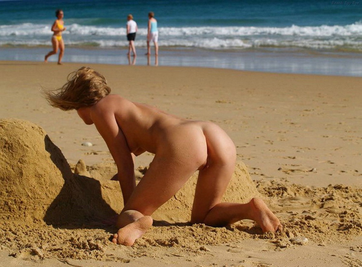 Nude Beaches Pics sultry amatuer teen nudes admires its body nude.. Photo 1