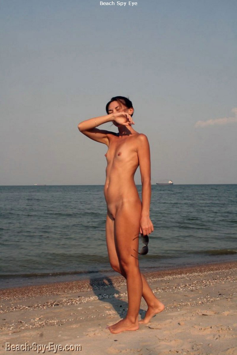 all lazy nudist babes sunbathes naked  Photo 1
