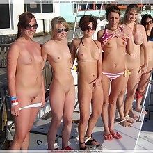 Teen girls are exposing undressed exceeding beach and..
