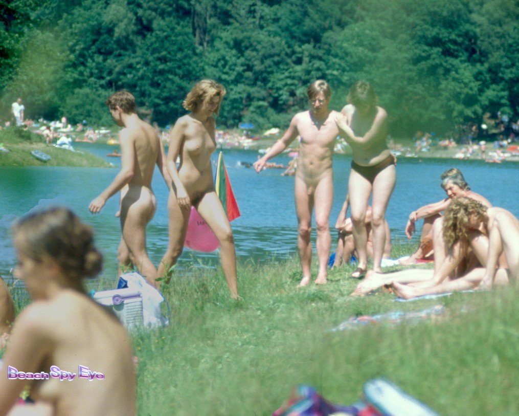 Nude Beaches Pics Nude on beaches - These naturist gals damn.. Photo 1