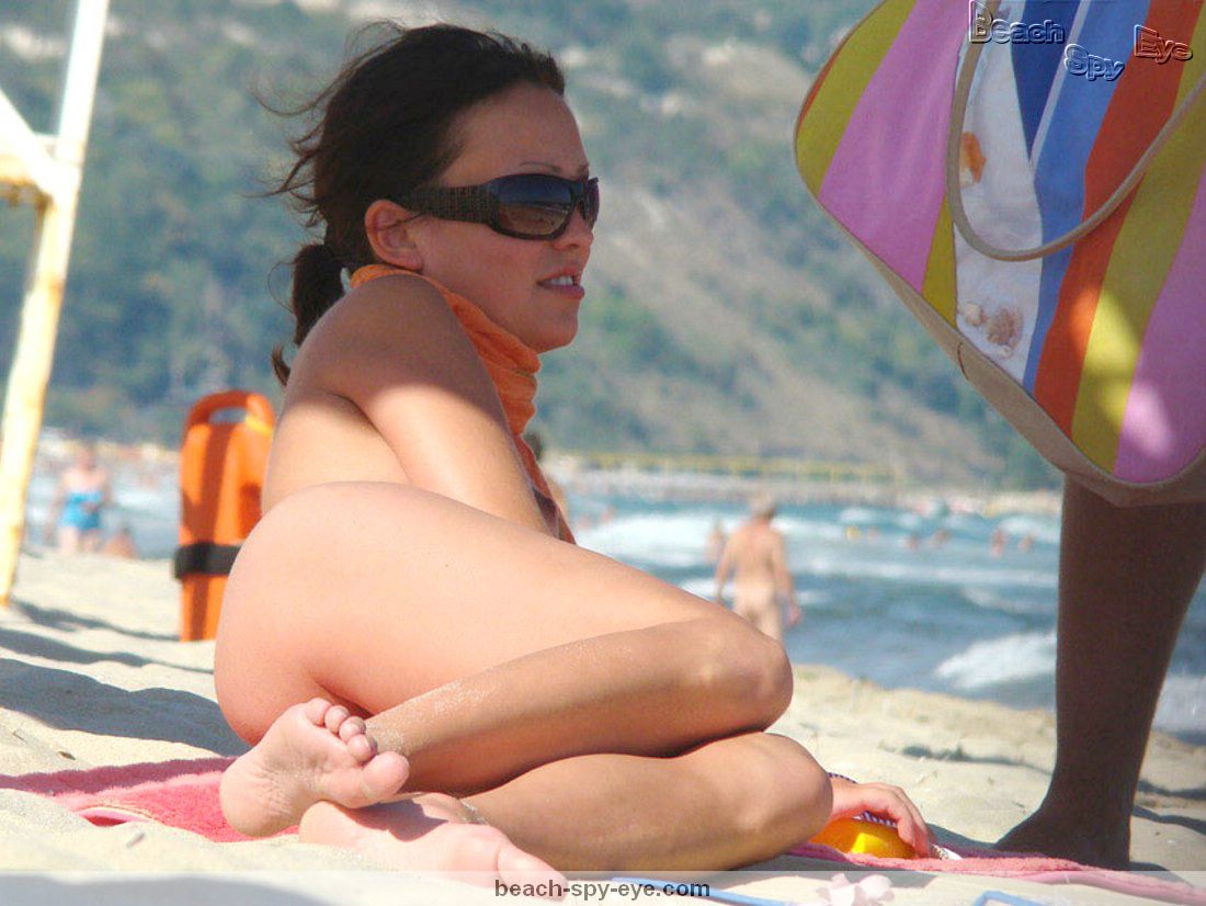 Nude Beaches Pics Nude beyond beaches - Naturist girl to nice.. Image 3