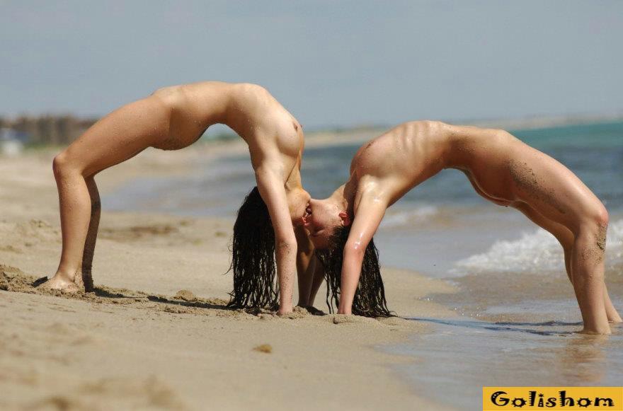 Nude Beaches Pics Girls gymnasts on the seashore  16