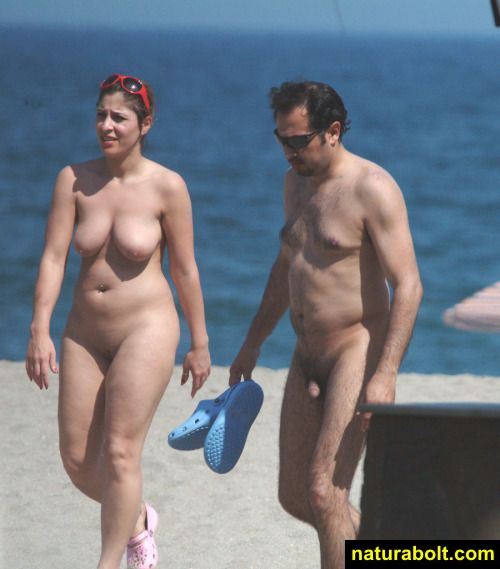 Amateurs Beach Bare  Couples Nudists bring to an end mewl change.. Image 8