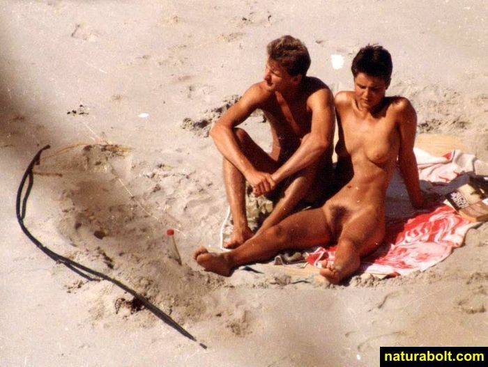 Amateurs Beach Bare  On a Naturist littoral with his appealing fit.. Figure 7