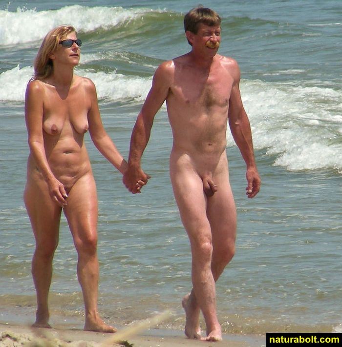 Amateurs Beach Bare  The couples on a Nudist lakeshore is without.. Photo 1