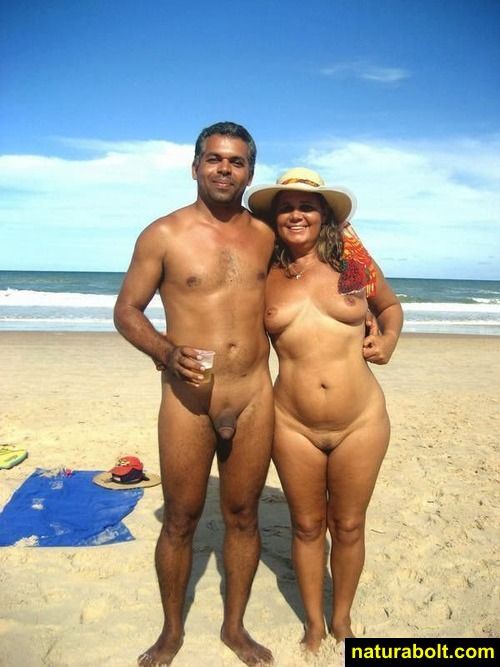 Amateurs Beach Bare  And again, romance on high a Naturist beach  18