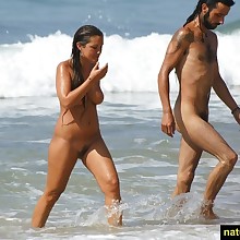 Couples Nudists insusceptible to burnish apply..