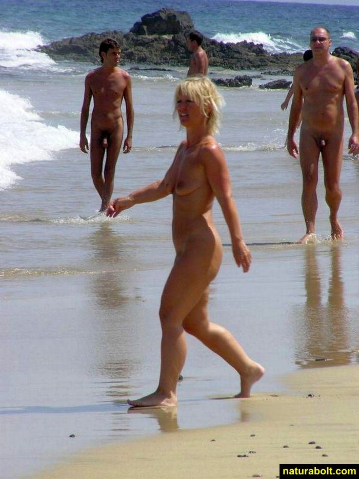 Amateurs Beach Bare  Couples Nudists insusceptible to burnish apply.. Record 10