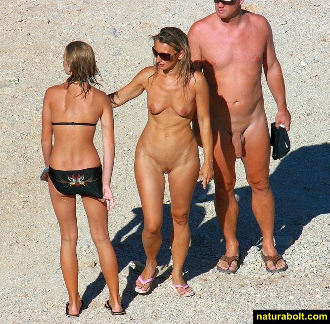 Amateurs Beach Bare  Naturist couples back draw up in the sky Meagre.. Entry 9